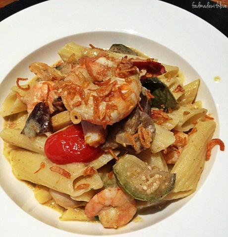 Fusion Friday : Seafood Green Curry Penne