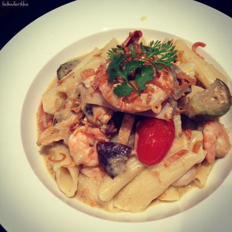 Fusion Friday : Seafood Green Curry Penne