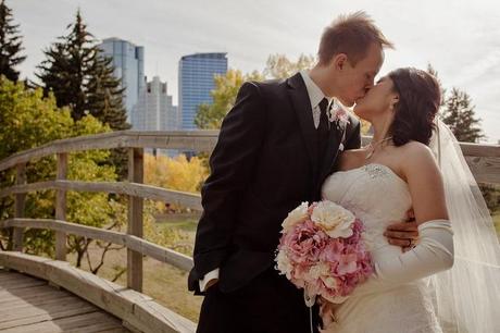 wedding kiss on bridge