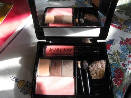 001 chic ~~ the “change my world” compact