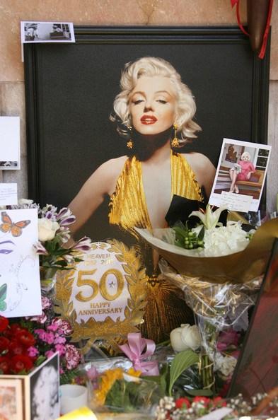 Marilyn-Monroe-chanel-no.5-50-anniversary