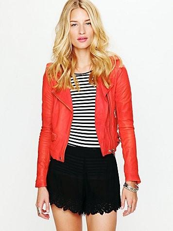 How to wear leather?