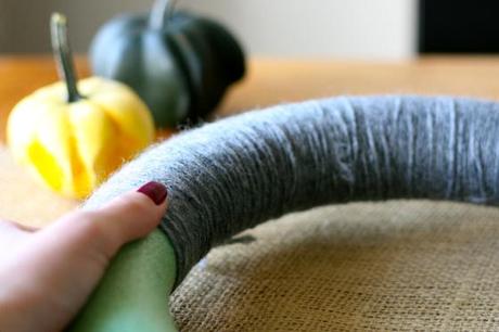 christmas party prep: diy yarn wreath