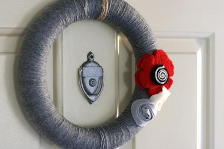 christmas party prep: diy yarn wreath