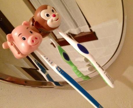 This & That: Vacay Edition animal toothbrush holders