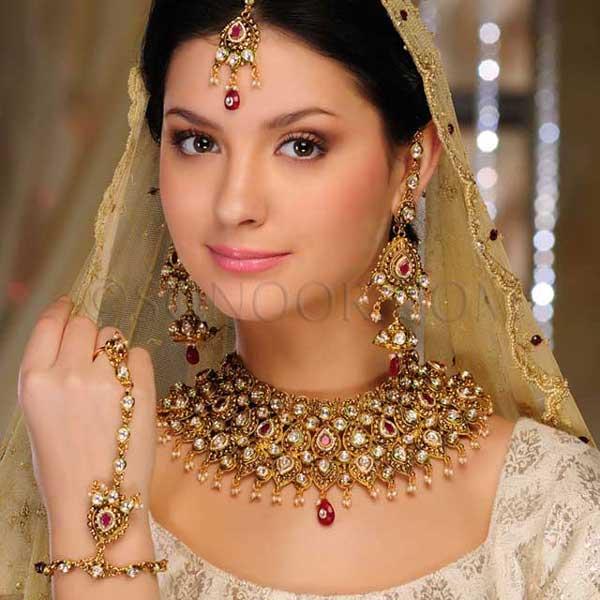 Bridal Jewelry Latest Gold Sets Designs 2013 by Sonoor Jewels an Eminent Lineament Cherished Jewellery