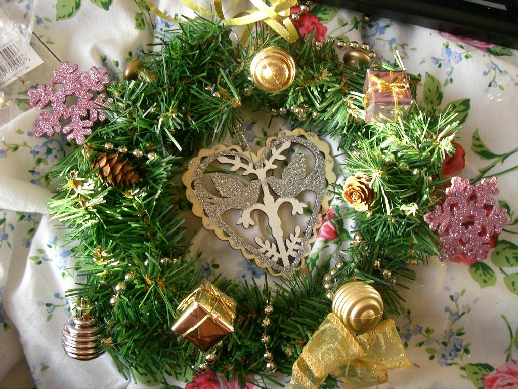 A cheaters 'homemade' wreath