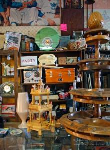 Paoli, Indiana: Fort Half Moon Antiques