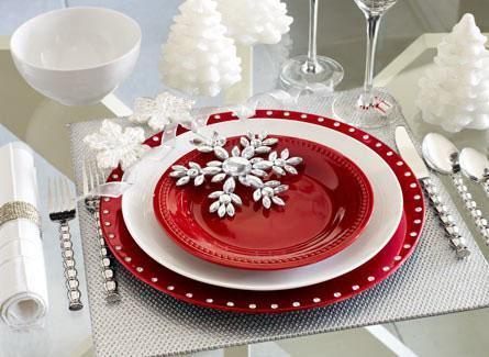 decor red and white christmas8 Decorate for Christmas with Red and White HomeSpirations