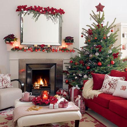 decor red and white christmas2 Decorate for Christmas with Red and White HomeSpirations