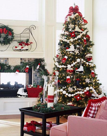 decor red and white christmas1 Decorate for Christmas with Red and White HomeSpirations