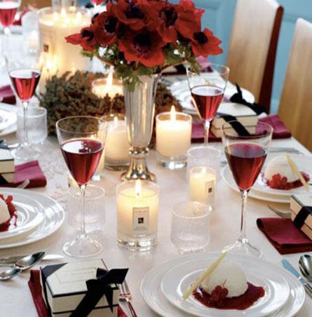 decor red and white christmas5 Decorate for Christmas with Red and White HomeSpirations
