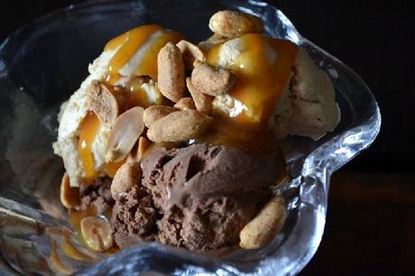 Snickers Chocolate & Peanut Ice Cream Sandae