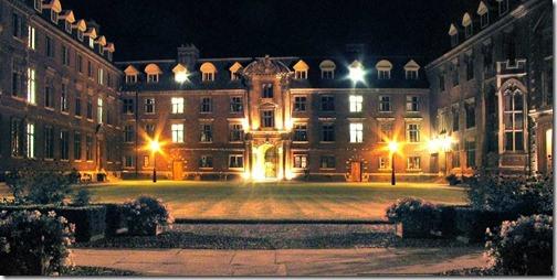 St_Catharine's_College,_Cambridge_(night)