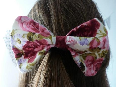 *D.I.Y Guest post : Trends With Benefits Hair bow*