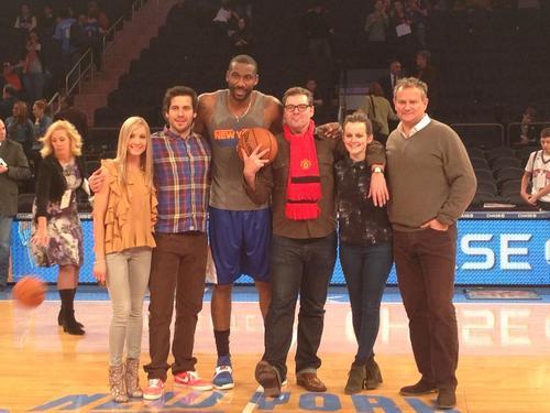 wholia87:

They’re in NY! Downton Abbey stars on the hoops...