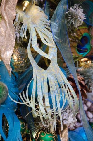 YES spaces peacock feathers from paper Create a Peacock Tree with Paper Feathers