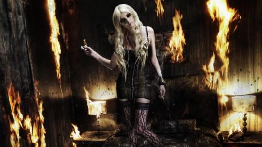 taylor-momsen-pretty-reckless-kindle-flame-glamour-girl-600x337