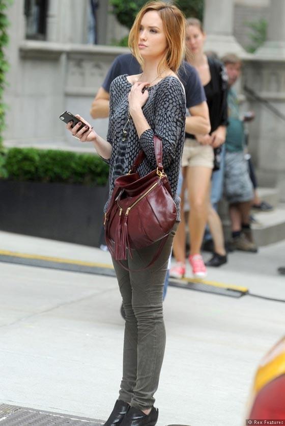 Kaylee-DeFer-on-the-set-of-Gossip-Girl-season-6-0812