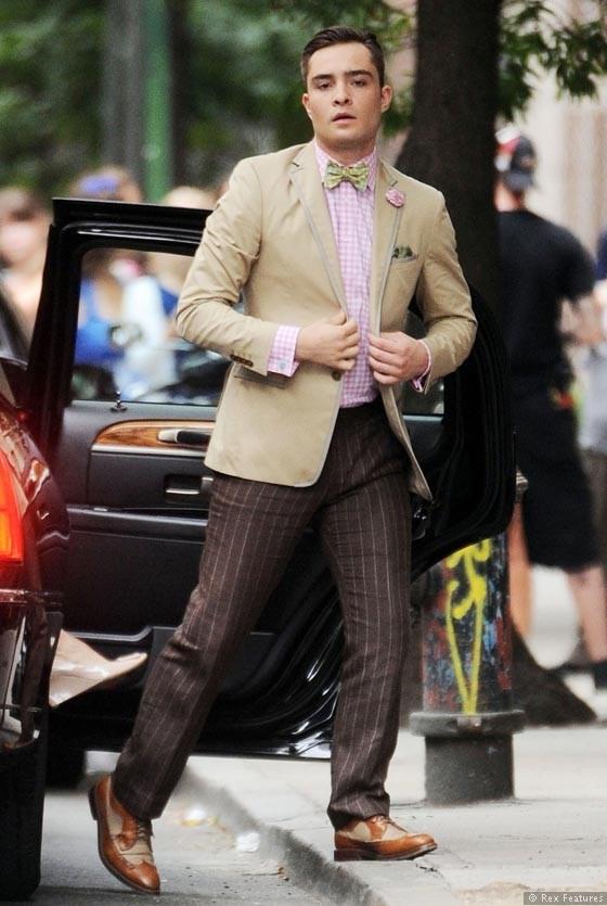 Ed-Westwick-on-the-set-of-Gossip-Girl-season-6-0812