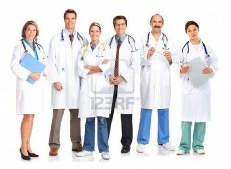 7231943-smiling-medical-doctors-with-stethoscopes-isolated-over-white-background