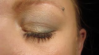 Gold and Green Smokey eyelook