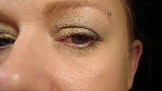 Gold and Green Smokey eyelook