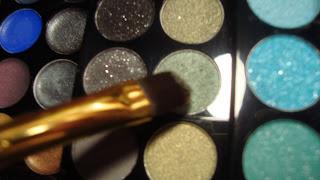 Gold and Green Smokey eyelook