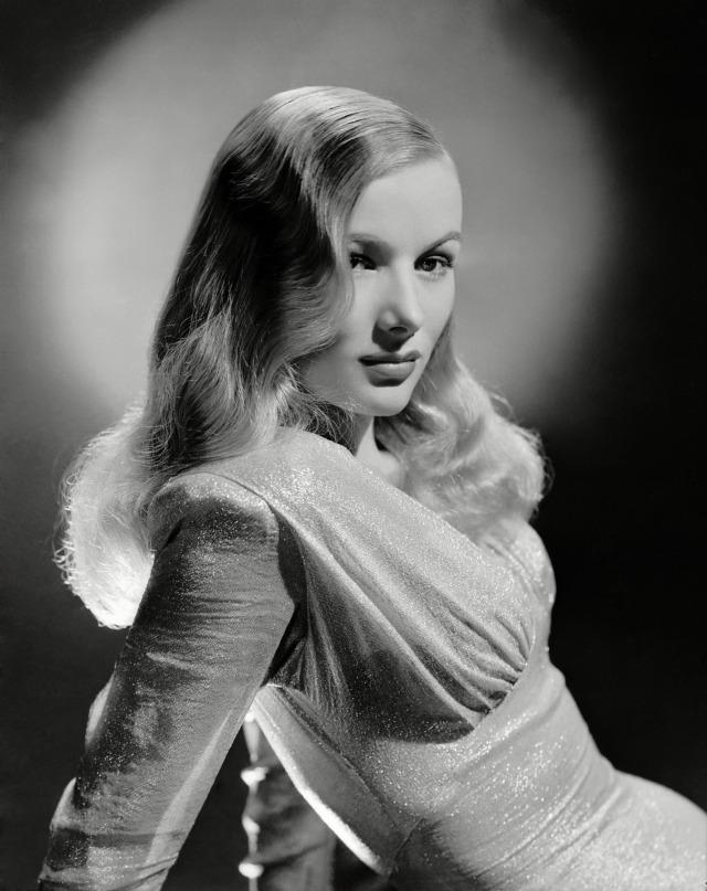 VL_George Hurrell, Portrait of Veronica Lake in This Gun for Hire  directed by Frank Tuttle, 1942