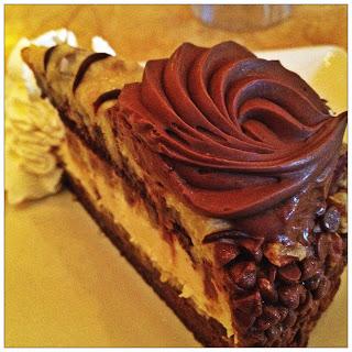 REVIEW! The Cheesecake Factory Chris' Outrageous Cheesecake