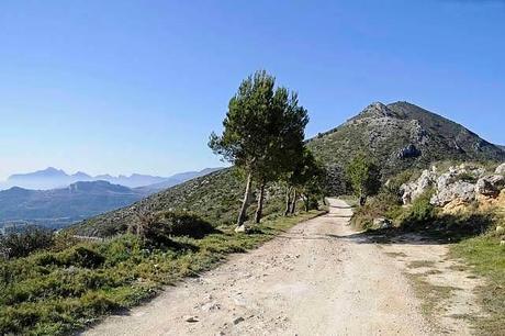 Sneak Peaks: An Introduction to the Mountains of Alicante