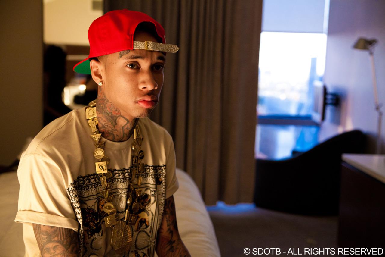 strap b tyga2 Whats Hot: The Strapback V. The Snapback