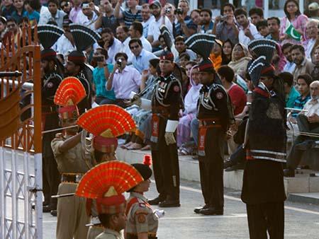 A display of carefully choreographed contempt by Pakistan and India