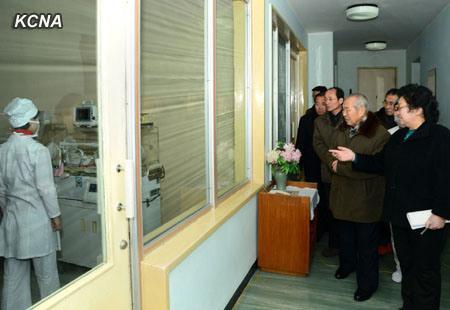 DPRK Premier Choe Yong Rim (2nd R) conducts an inspection of Pyongyang Maternity Hospital (Photo: KCNA)