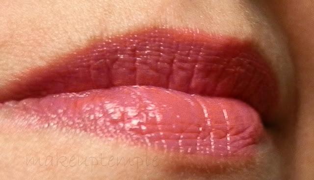 Rimmel London Moisture Renew Lipstick Coral Queen  