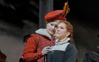 Opera Review: An Exchange of Queens