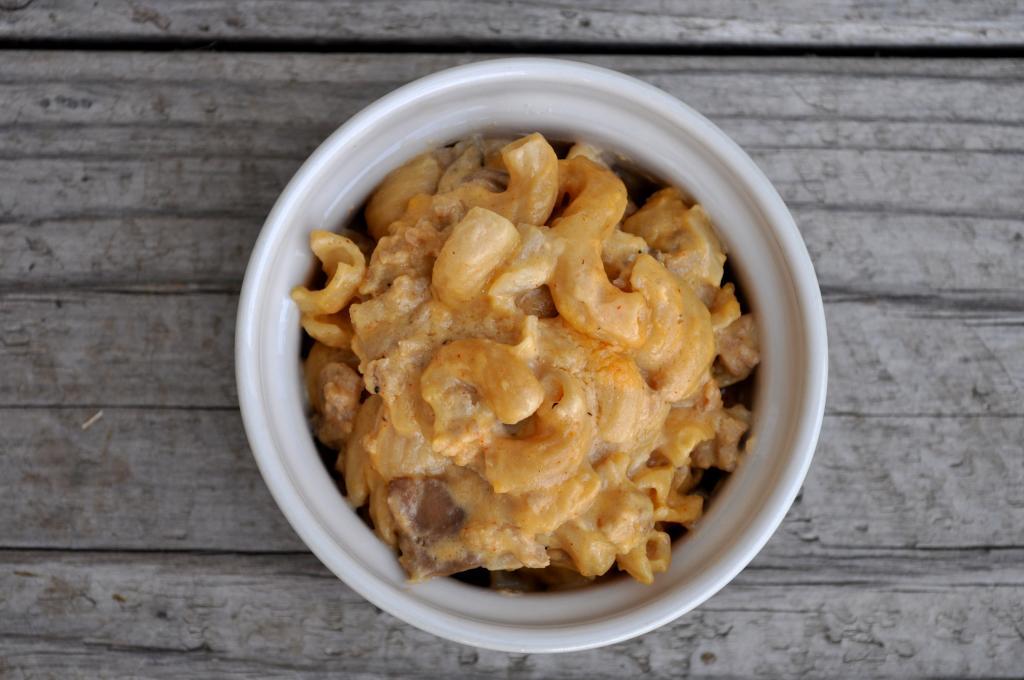 Hearty, Southern Mac & Cheese {Crockpot}