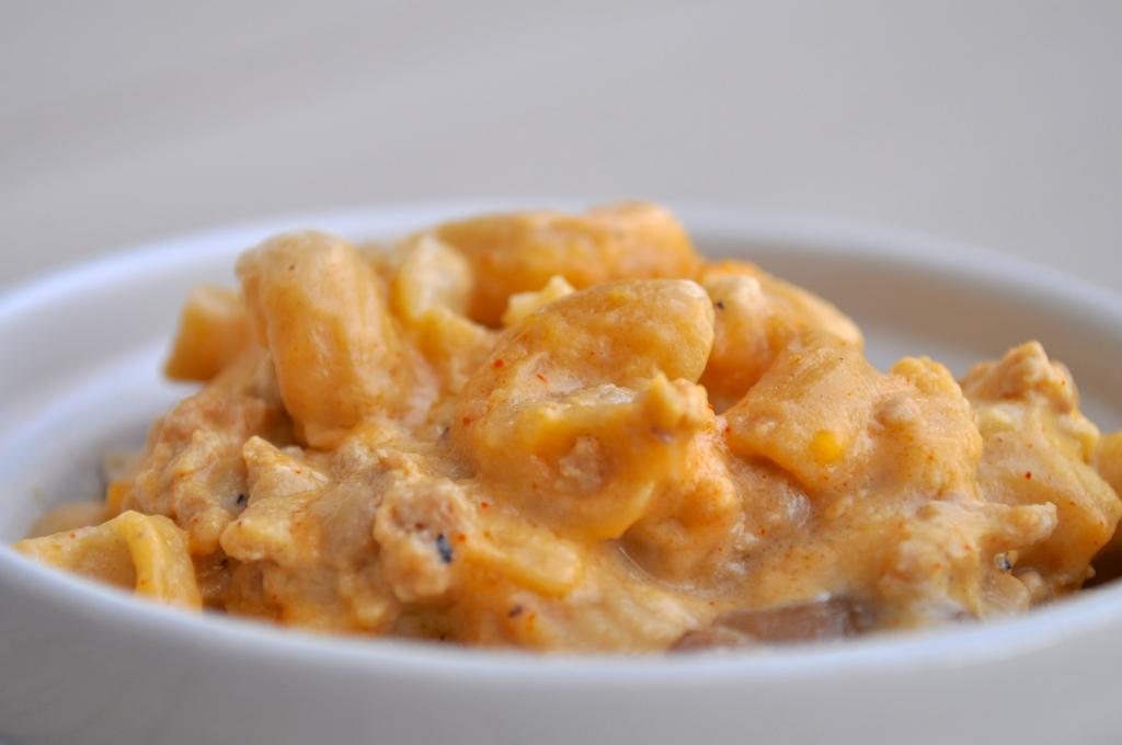 Hearty, Southern Mac & Cheese {Crockpot}