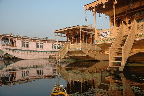 Kashmir Houseboat Structure and Facilities