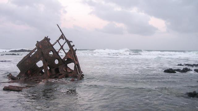ss speke shipwreck at high tide