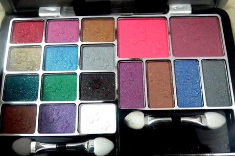 Cameleon Eyeshadows and Blush Palette - Rs. 395