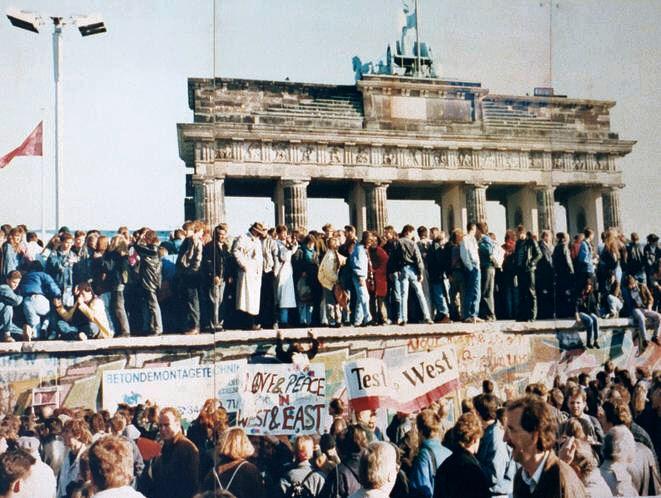 English: The Fall of the Berlin Wall, 1989. Th...