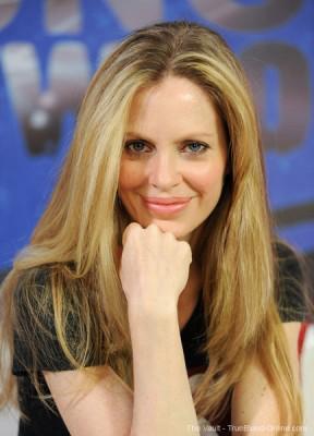 Kristin Bauer visits YoungHollywood.com