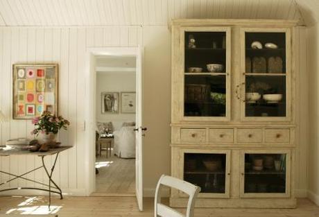 A sunny day in Denmark, pretty and bright interiors A sunny day in Denmark, pretty and bright interiors