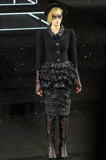 CHANEL HAUTE COUTURE 2011 - commentary
A Beatifully taillored collection of skirts and jackts...