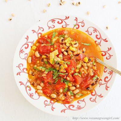 Black-eyed pea and red pepper soup