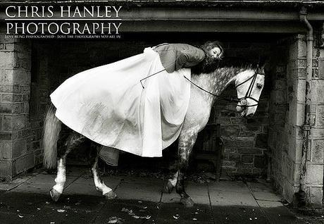 bride on horseback photoshoot (6)