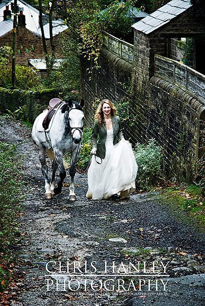 bride on horseback photoshoot (8)