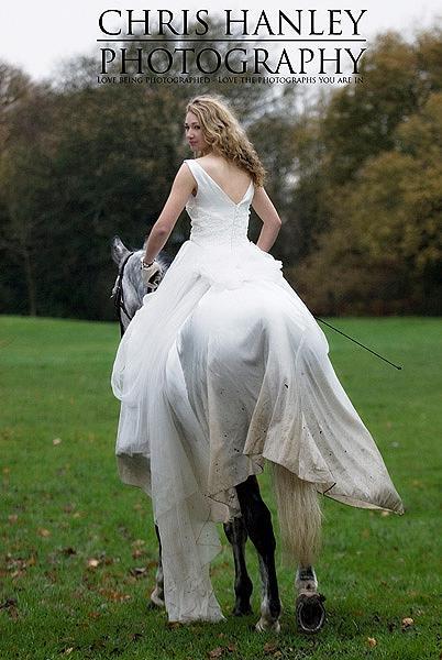 bride on horseback photoshoot (14)