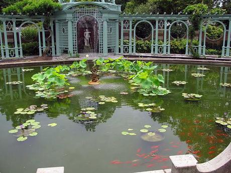 Pond-Inside-Walled-Garden-at-Old-Westbury-Gardens